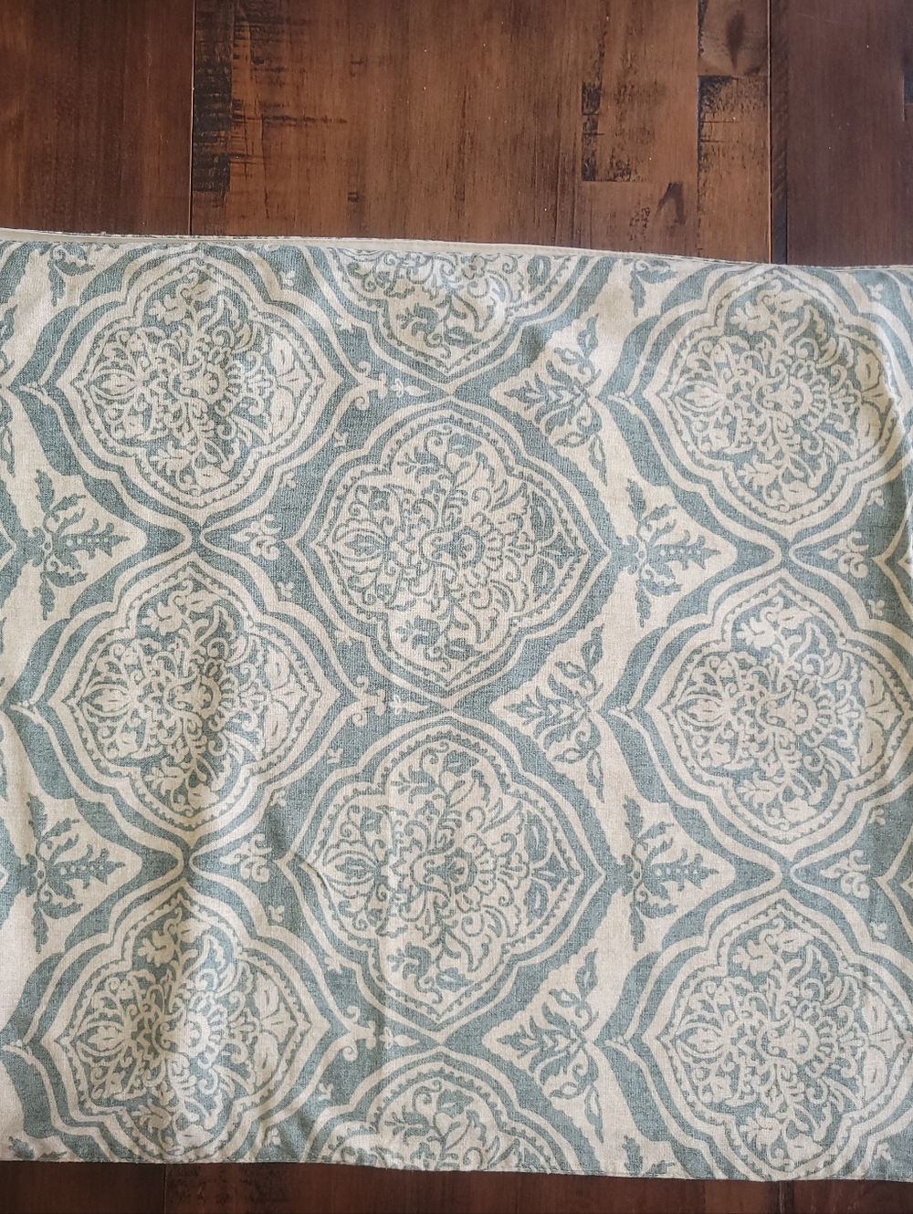 Pottery Barn Slate Blue Creme Medallion Table Runner  18x108"